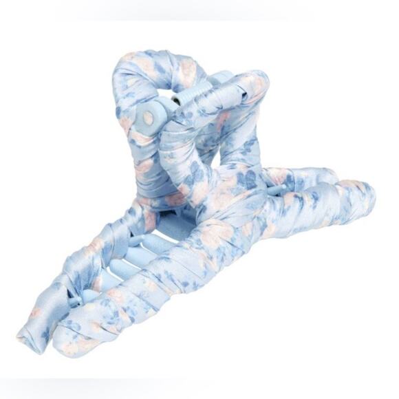 Goody LoveShackFancy Satin Claw Clip Everblooming Rosette - Picture 1 of 5